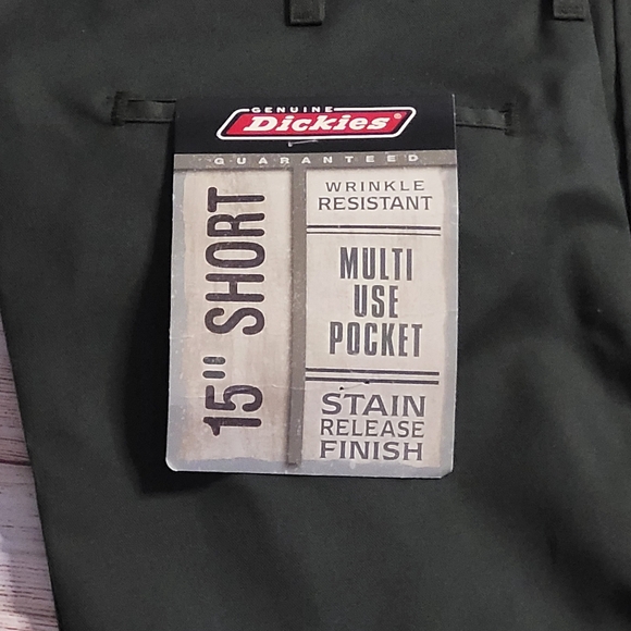 Dickies▪︎Dark Green 15" Shorts w/Multi-use Pocket▪︎ Size 38 *NEW* - Picture 6 of 16